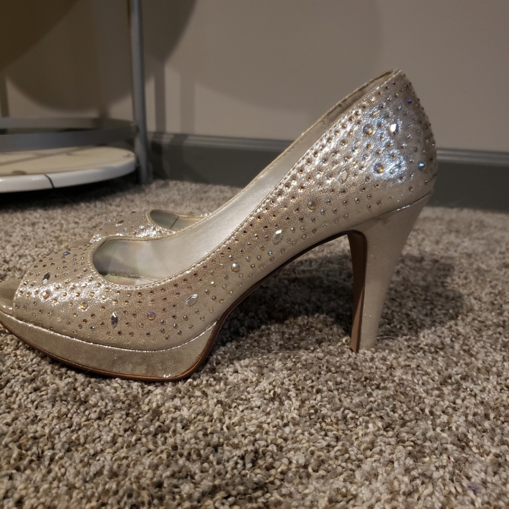 Heels - Picture 2 of 2